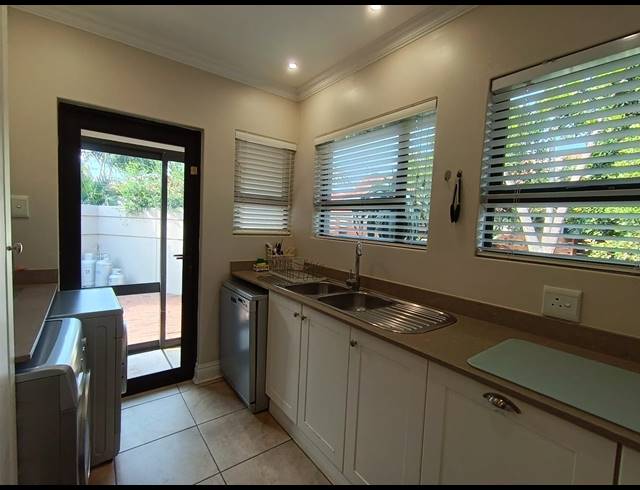 4 BEDROOM HOUSE FOR SALE IN PORT ZIMBALI ESTATE